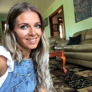 Meet your Posher, Claire